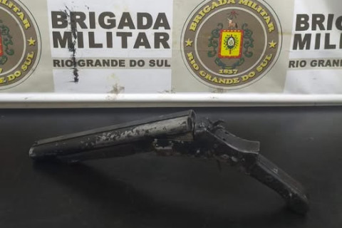 Adolescente é apreendido com espingarda durante abordagem em Passo Fundo