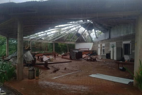 Possível microexplosão causa grandes prejuízos em propriedade de turismo rural em Guaraciaba