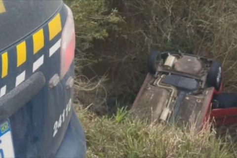PRF localiza casal de idosos que estava há mais de 24 horas preso em carro acidentado em Dom Pedrito