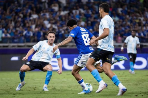 Grêmio perde para o Cruzeiro, se aproxima do Z-4 e aumenta pressão no vestiário