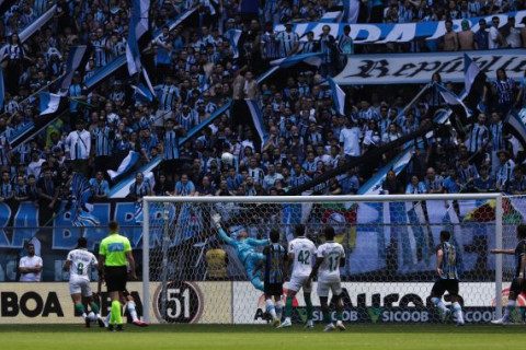 Na estreia de Renato, Grêmio empata com o Palmeiras na Arena e segue no Z-4