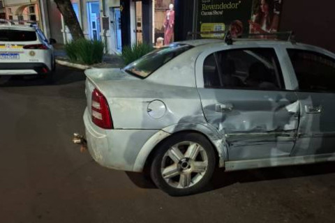 Acidente entre dois carros deixa adolescente ferida em Ijuí