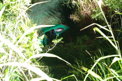 Corpo de Bombeiros atende acidente com saída de pista na ERS 305 em Horizontina