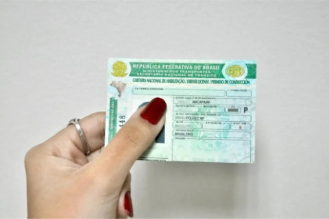 Senatran manda Detrans começarem a exigir toxicológico na 1ª habilitação de moto e carro
