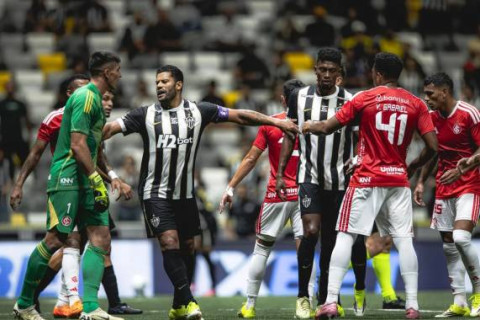 Inter perde para o Atlético-MG, segue sem vencer e permanece no Z-4 no Brasileirão
