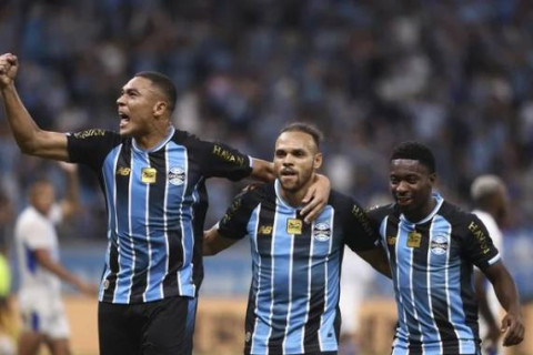 Com um a mais, Grêmio vence o Confiança e larga em vantagem na Copa do Brasil