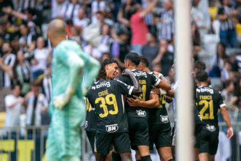 Grêmio é dominado pelo Atlético-MG, leva goleada e segue perto do Z-4