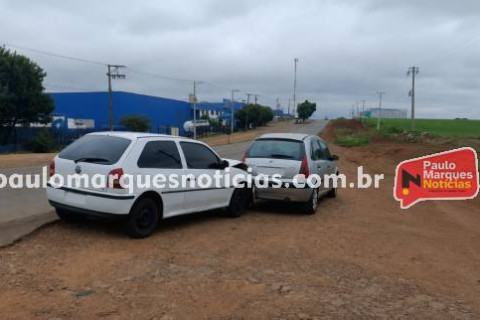 Colisão traseira entre dois carros é registrada na RS-342, em Três de Maio
