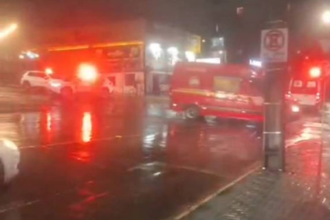 Acidente entre carro e motocicleta deixa um ferido no centro de Ijuí