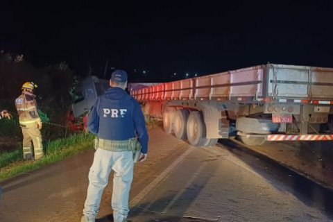 Identificadas as vítimas de acidente entre carro e carreta de Três de Maio na BR-468