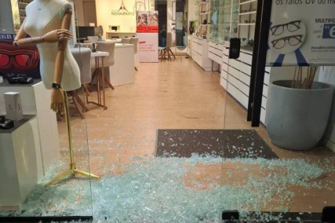 Arrombamento em ótica mobiliza Brigada Militar no Centro de Ijuí