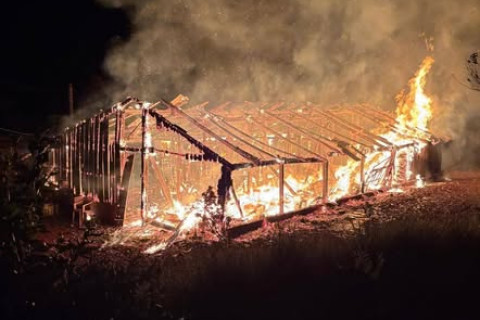 Incêndio destrói galpão no interior de Humaitá; prejuízo estimado chega a R$ 100 mil