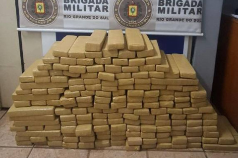 Homem é preso com 186 tijolos de maconha após perseguição em Santa Rosa
