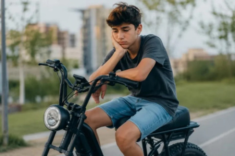 Nova lei quer proibir adolescentes de usar bicicletas elétricas