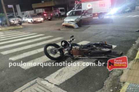 Acidente entre carro e moto deixa dois feridos no Centro de Três de Maio