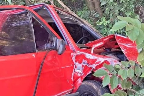 ACIDENTE NA ERS 536 EM CAIBATÉ - COLISÃO DEIXA MULHER FERIDA