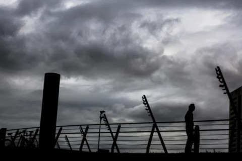 Tempo fechado persiste no RS nesta sexta, com chuva e alerta para tempestades